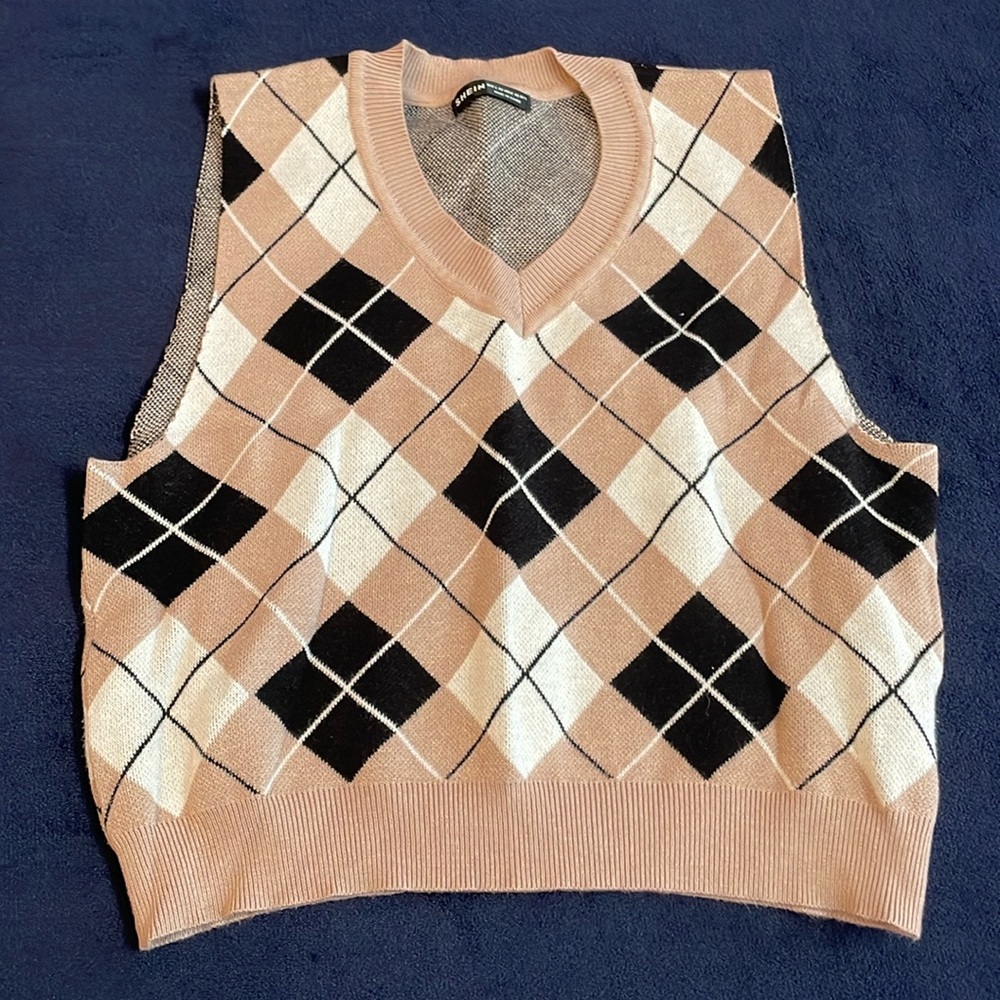 SHEIN Diamond Pattern V-Neck Vest